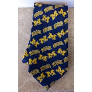 VINTAGE U OF M, UNIVERSITY OF MICHIGAN MENS NECKTIE